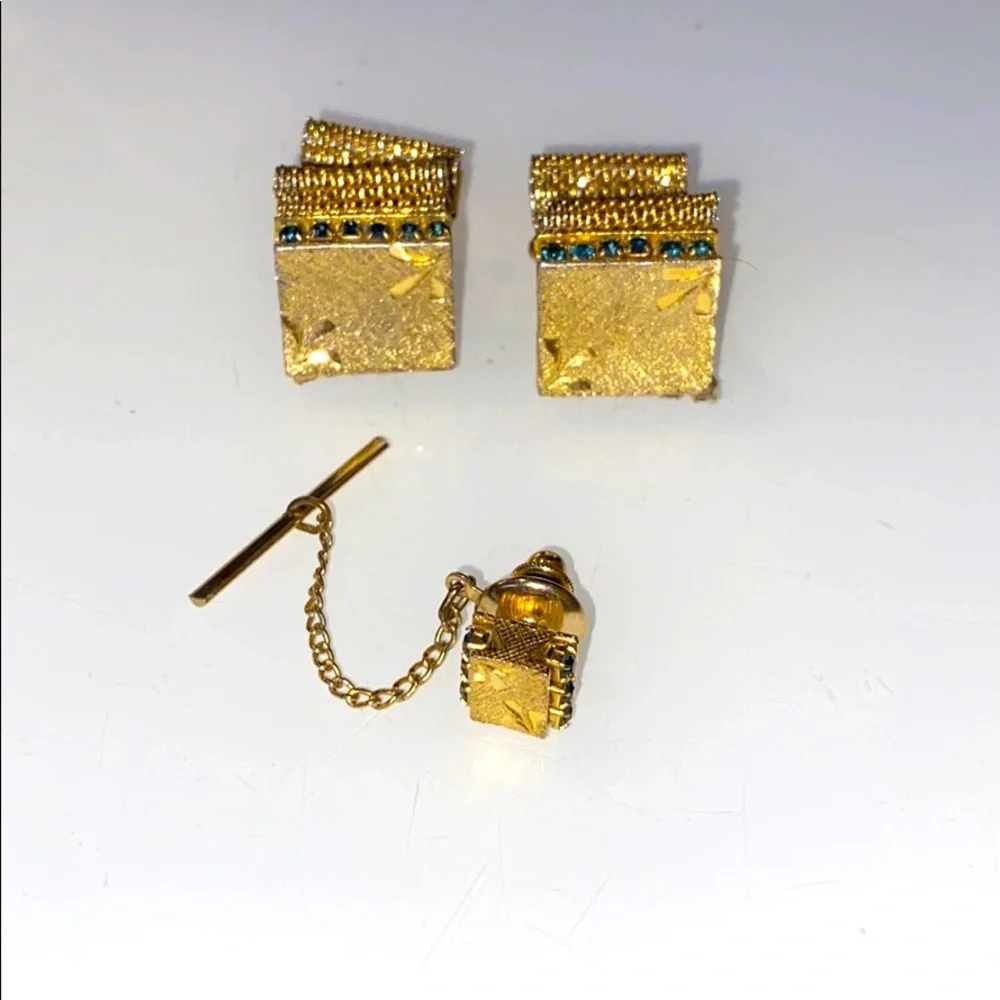 Vintage gold toned‎ cuff links with matching pin